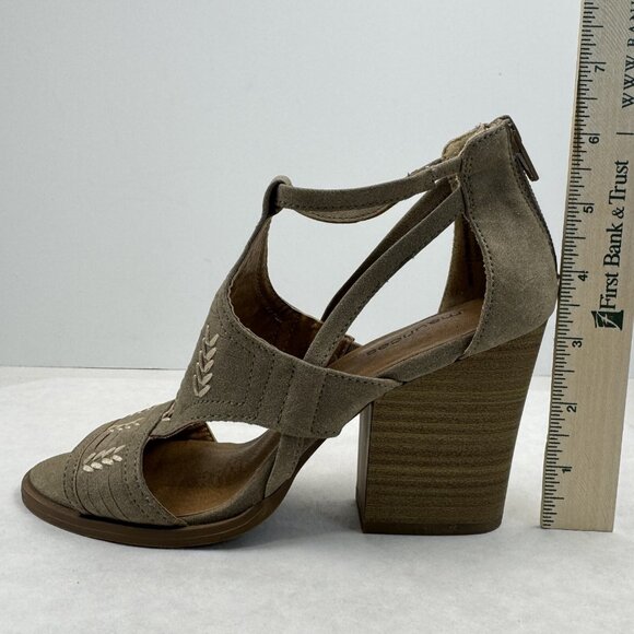Maurices Womens Dark Tan Elsy Suede Faux Leather Arrow Sandals Block Heels Sz 6M - Picture 14 of 14